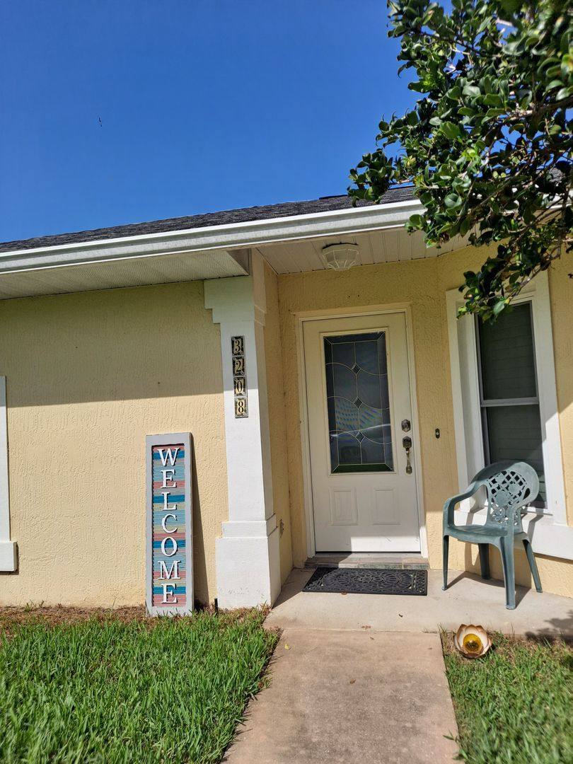 House for rent at 3208 Royal Palm Dr, Edgewater, FL 32141