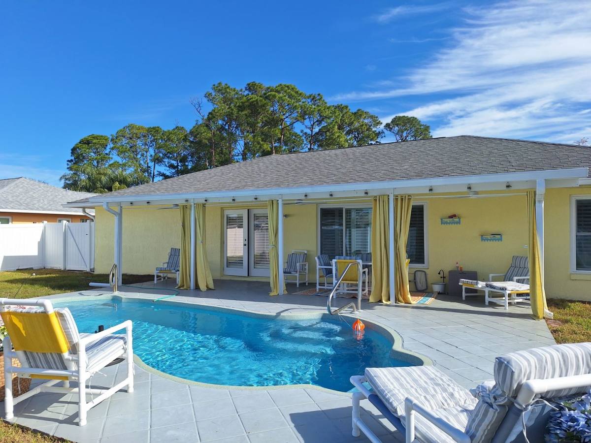 House for rent at 3208 Royal Palm Dr, Edgewater, FL 32141