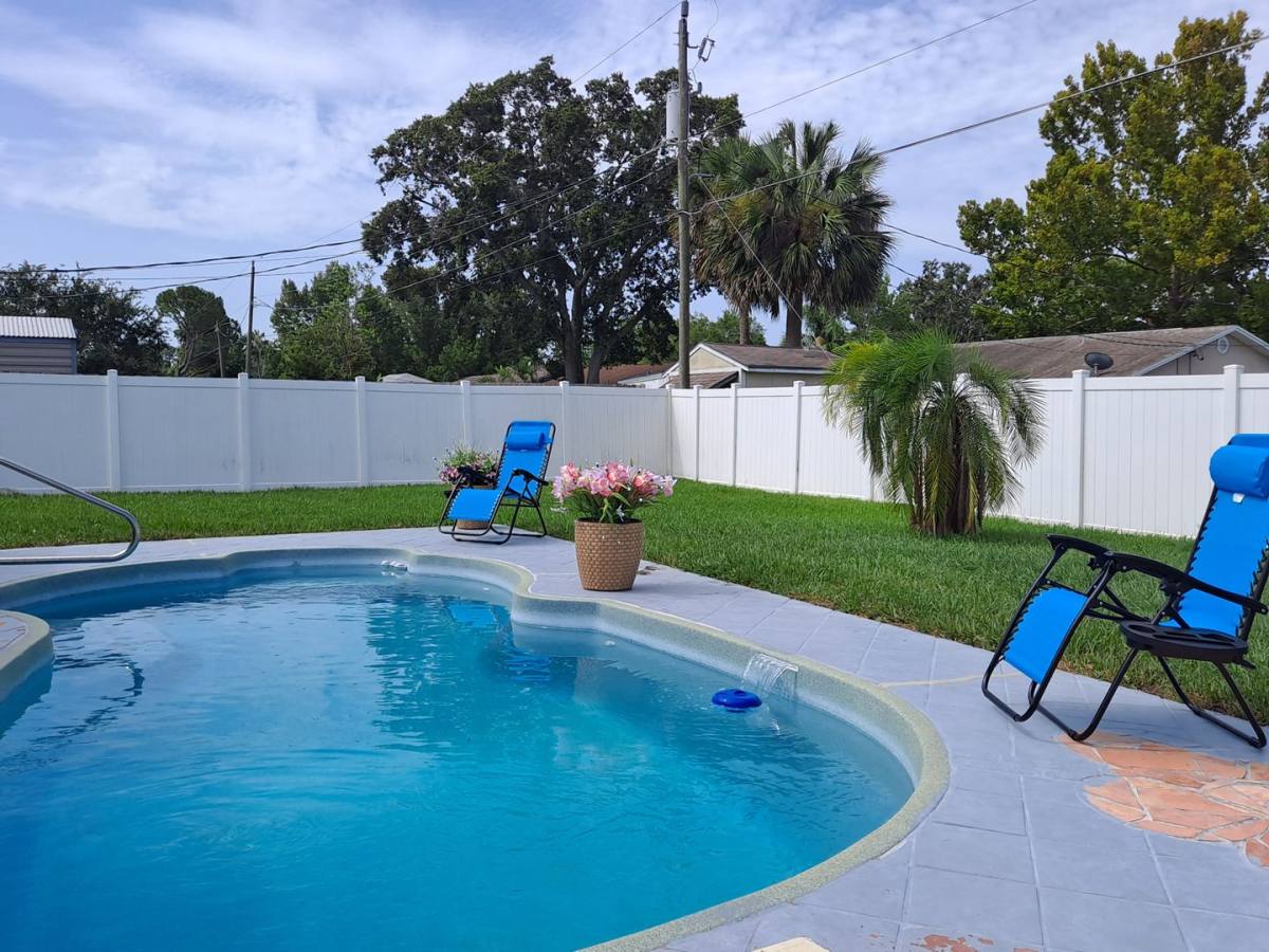 House for rent at 3208 Royal Palm Dr, Edgewater, FL 32141