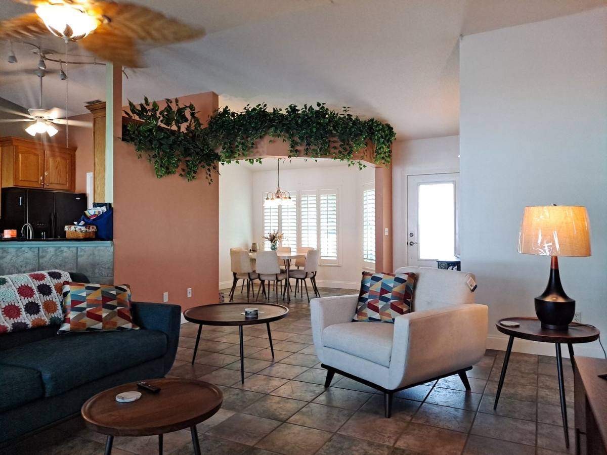 House for rent at 3208 Royal Palm Dr, Edgewater, FL 32141