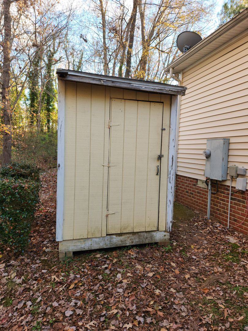 House for rent at 860 Darby St, Raleigh, NC 27610