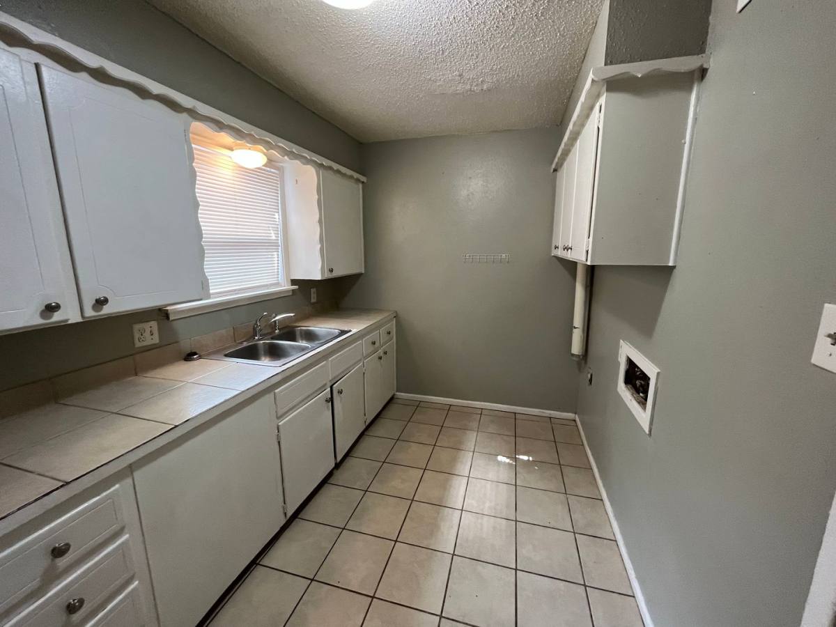 Apartment for rent at 1341 65th Dr, Lubbock, TX 79412