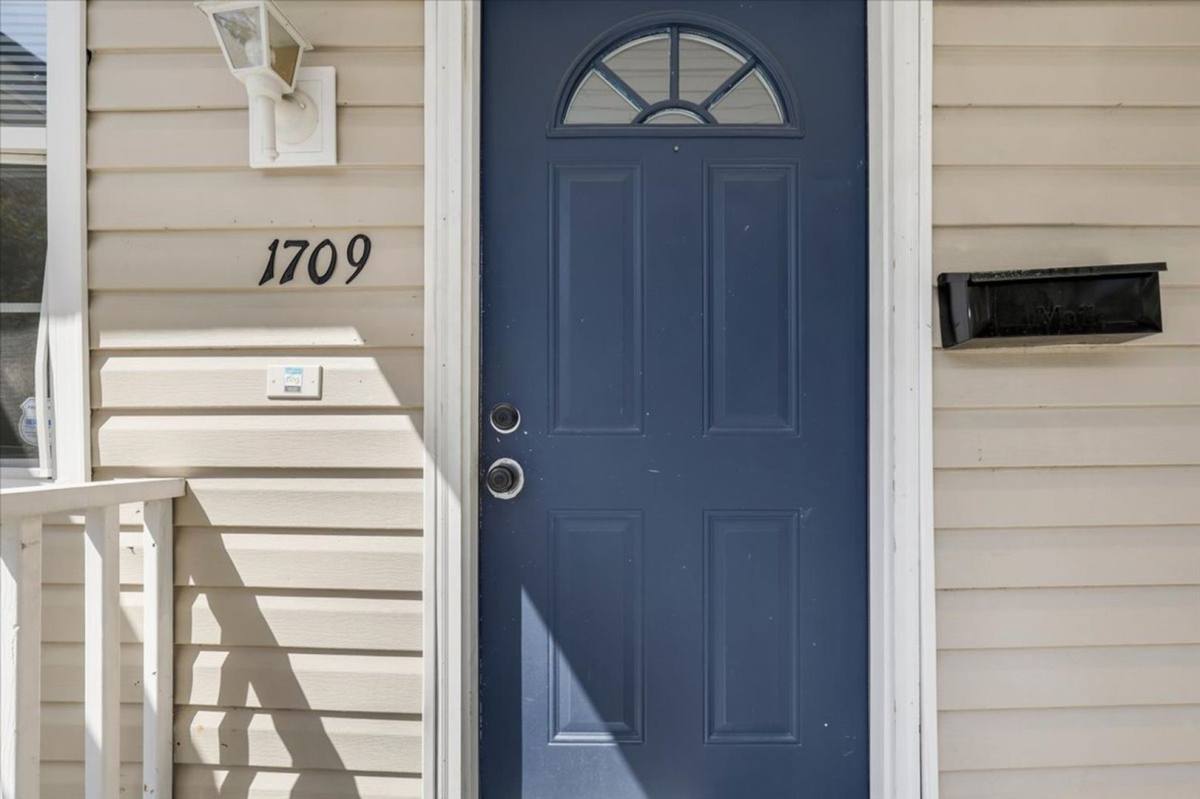 Apartment for rent at 1709 Legrand St, Savannah, GA 31404