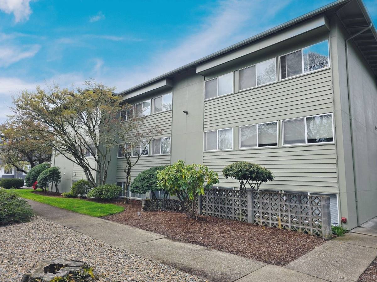 Apartment for rent at 915 SW Adams Ave, Corvallis, OR 97333