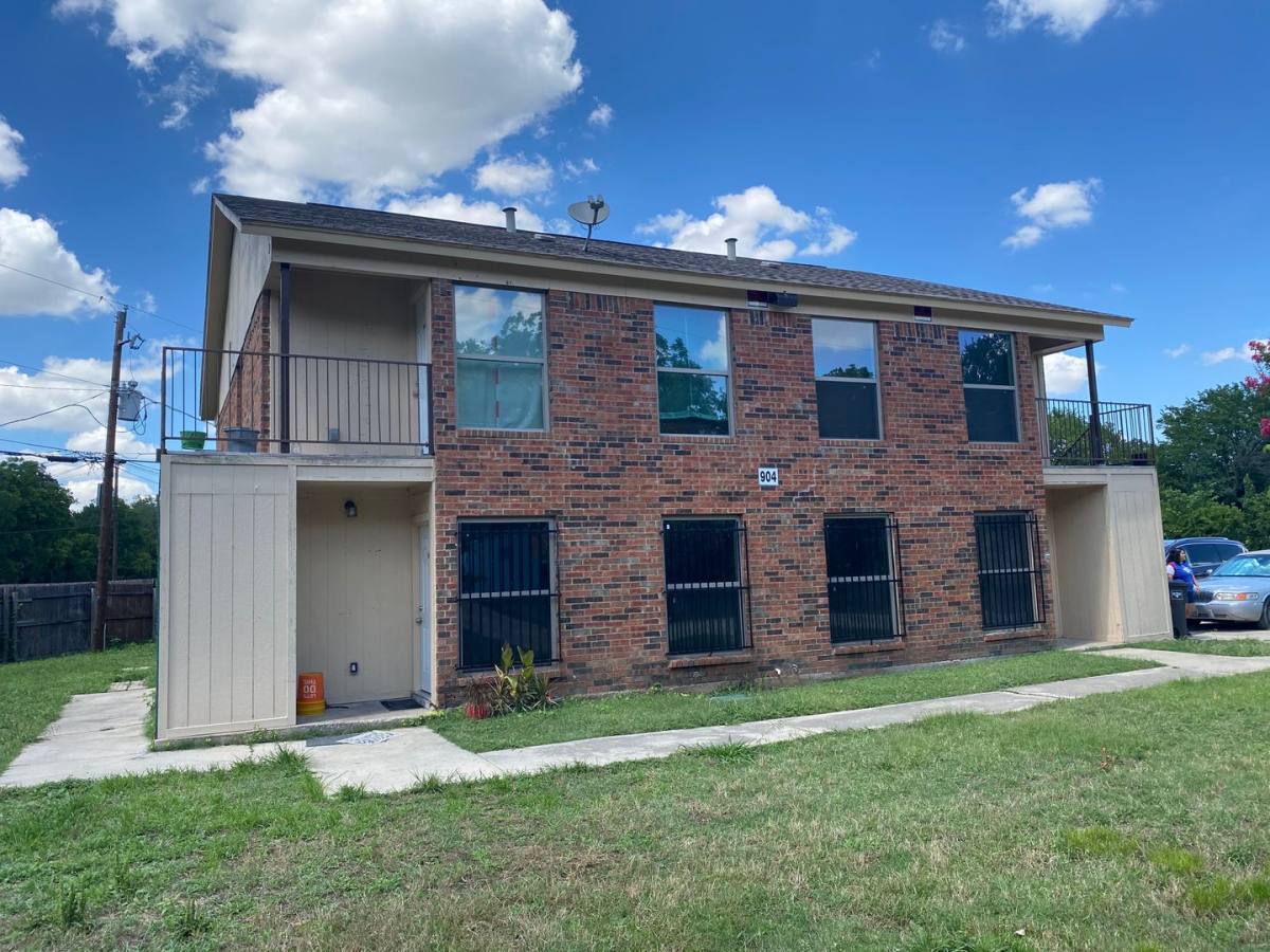 Apartment for rent at 904 Isbell Rd, Fort Worth, TX 76114