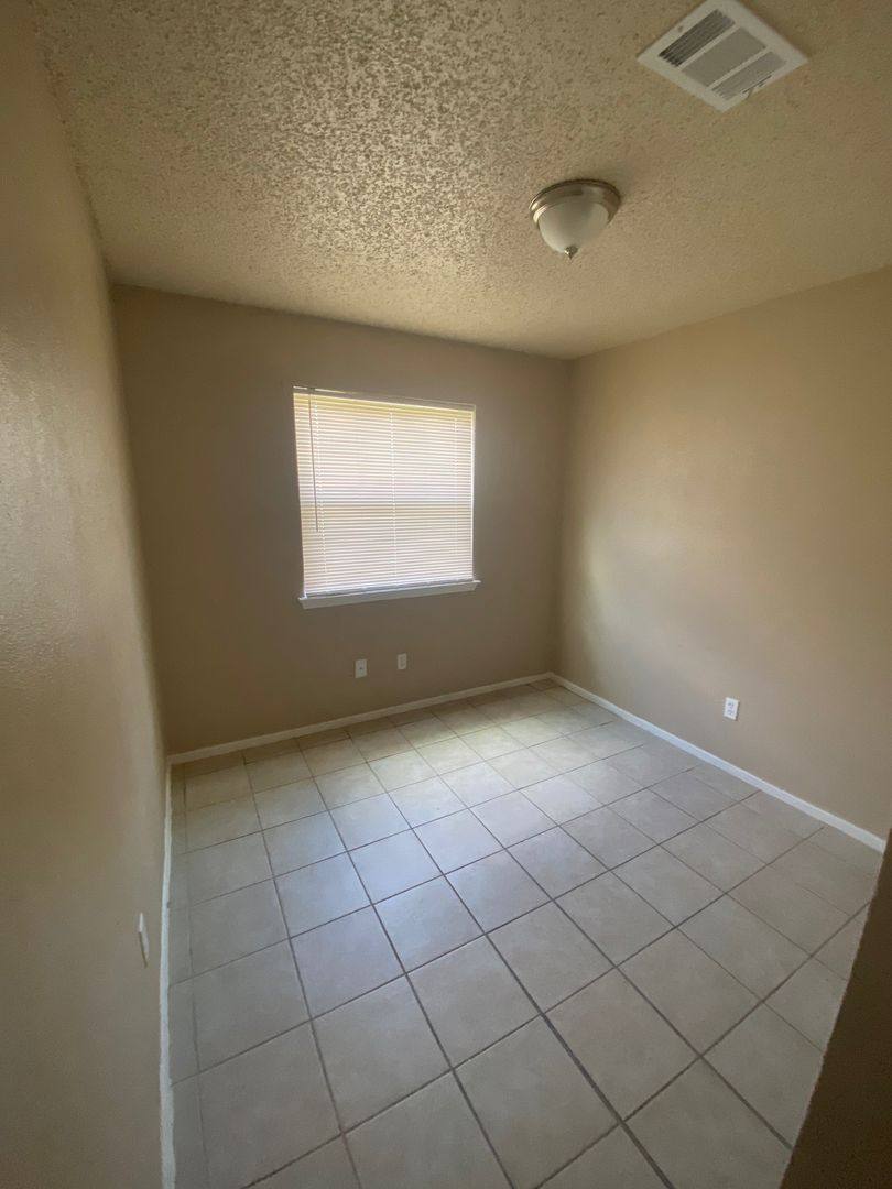 Apartment for rent at 904 Isbell Rd, Fort Worth, TX 76114
