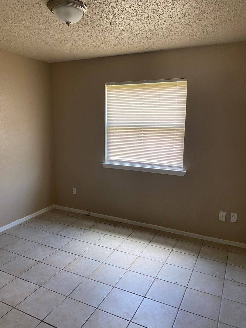 Apartment for rent at 904 Isbell Rd, Fort Worth, TX 76114