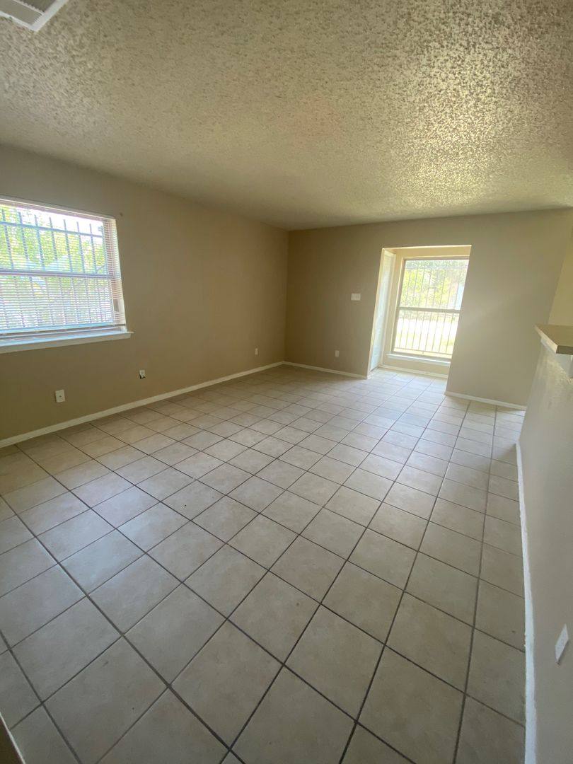 Apartment for rent at 904 Isbell Rd, Fort Worth, TX 76114