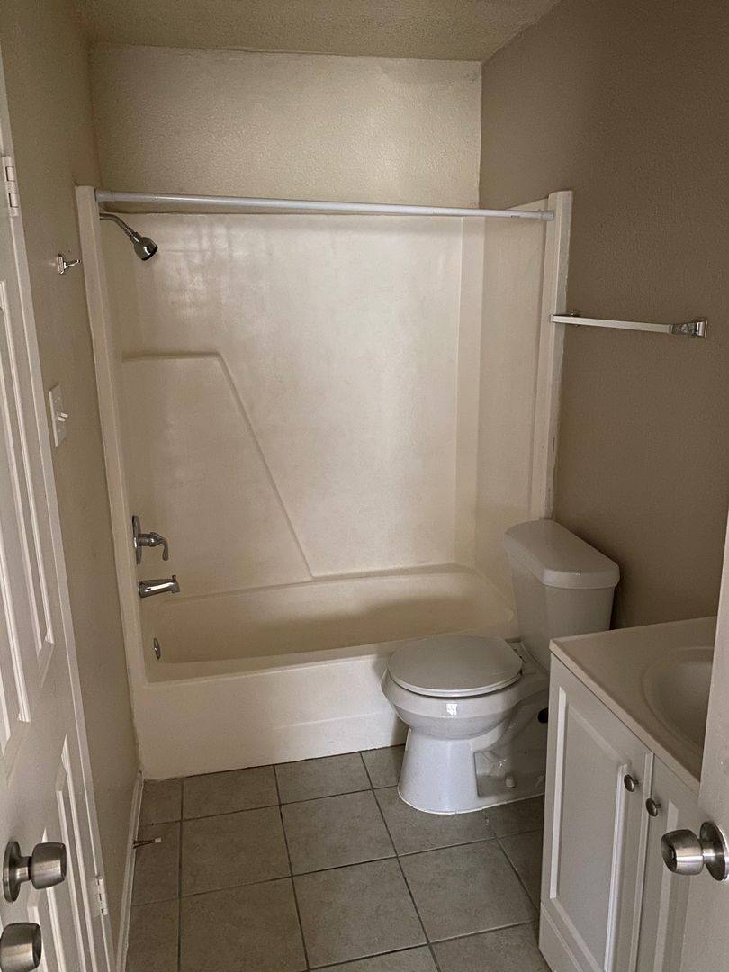 Apartment for rent at 904 Isbell Rd, Fort Worth, TX 76114