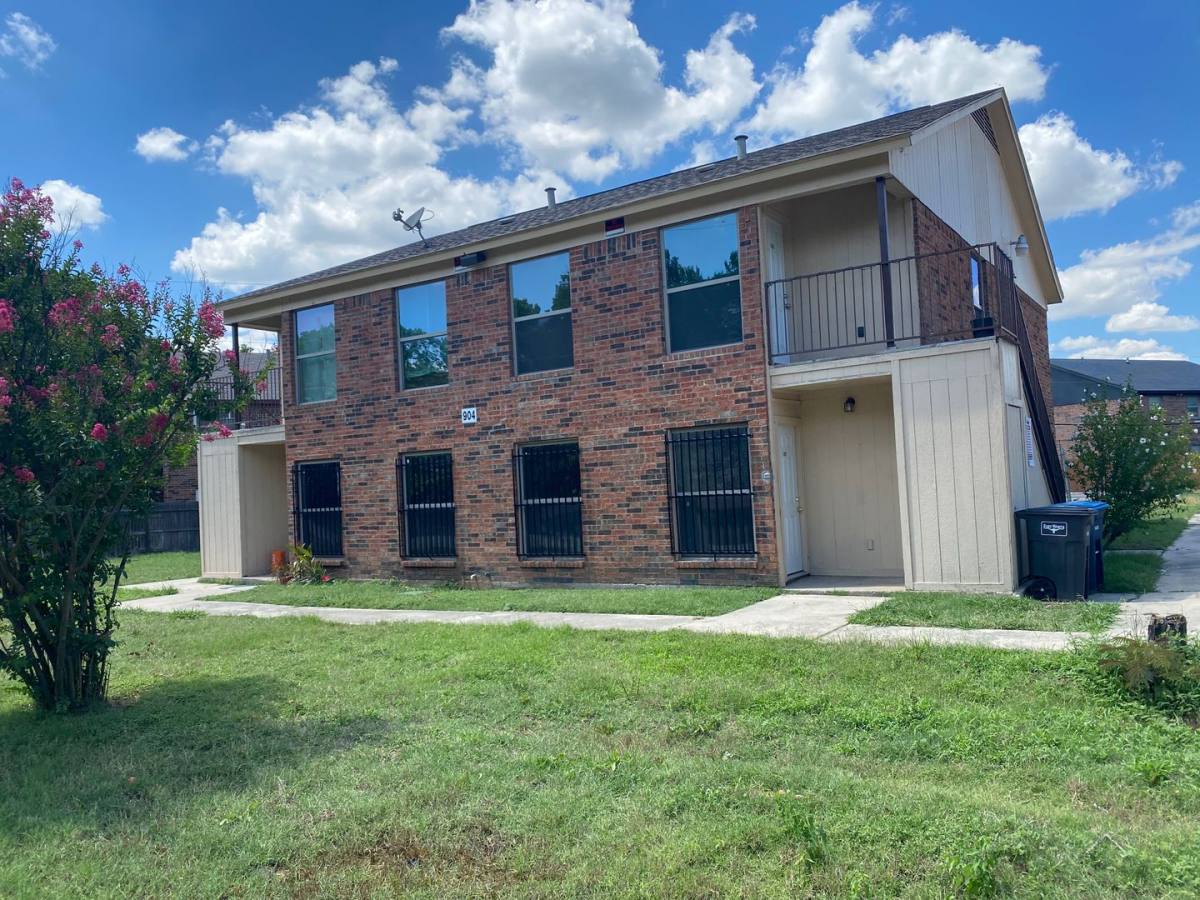 Apartment for rent at 904 Isbell Rd, Fort Worth, TX 76114