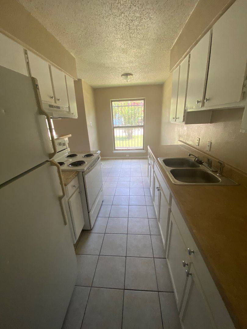 Apartment for rent at 904 Isbell Rd, Fort Worth, TX 76114
