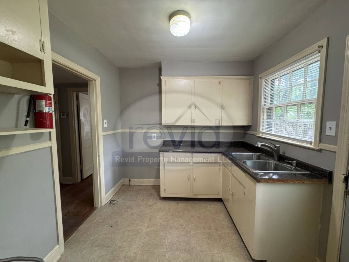 House for rent at 705 S Graham St, Memphis, TN 38111