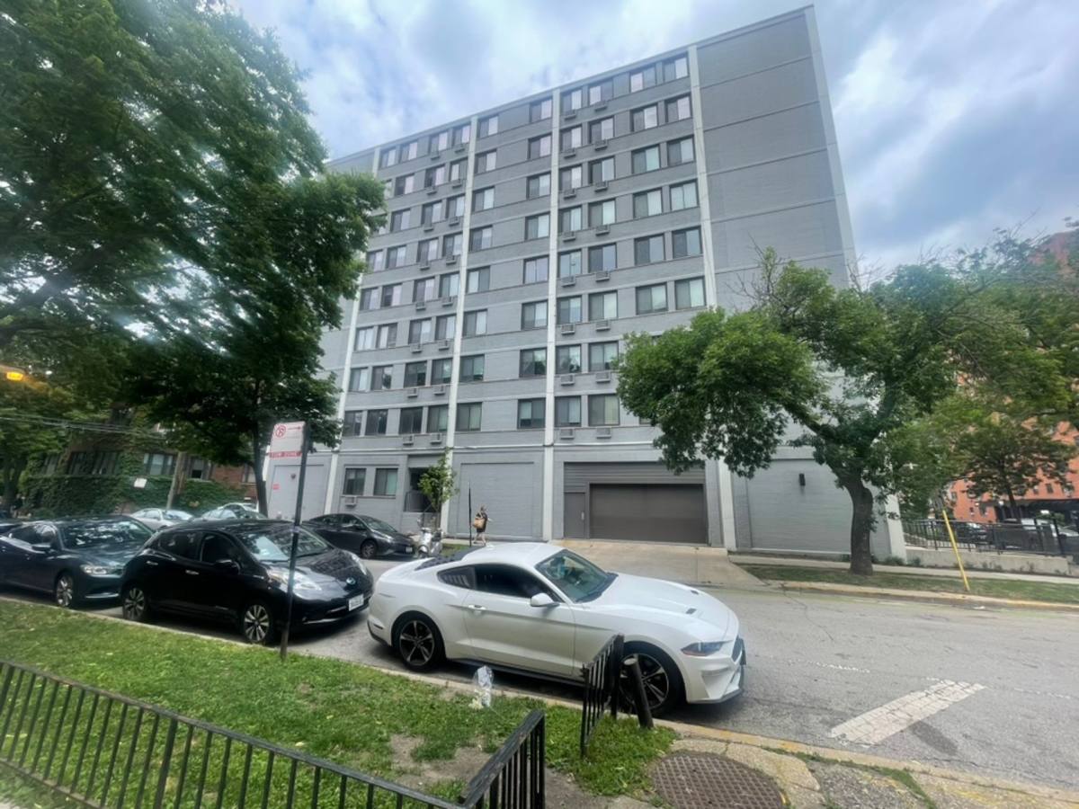 Apartment for rent at 5800 N Sheridan Rd, Chicago, IL 60660