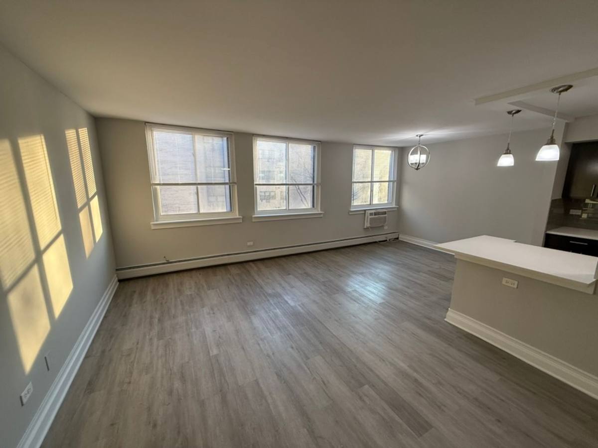 Apartment for rent at 5800 N Sheridan Rd, Chicago, IL 60660
