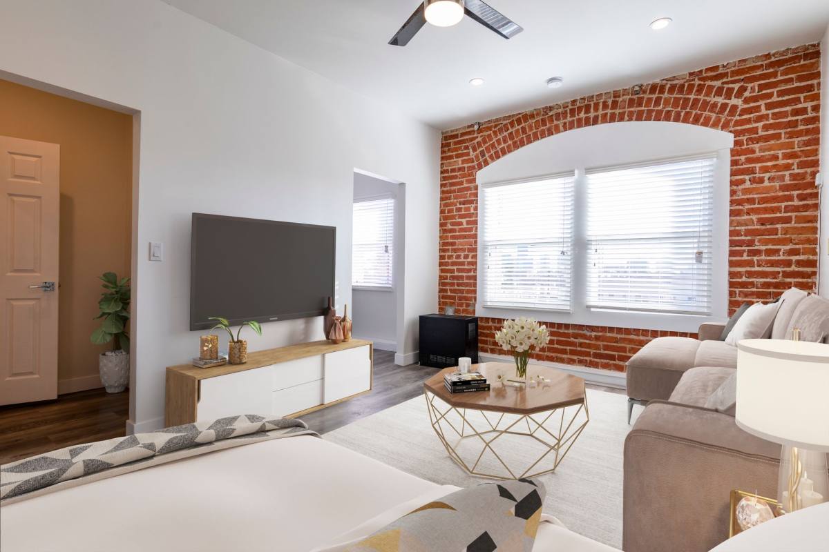 Apartment for rent at 200 S Kenmore Ave, Los Angeles, CA 90004