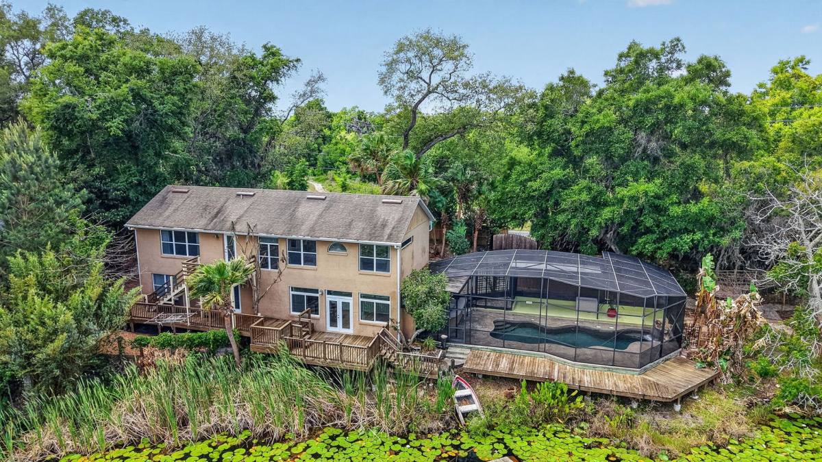 House for rent at 1625 Abrams Rd, Eustis, FL 32726