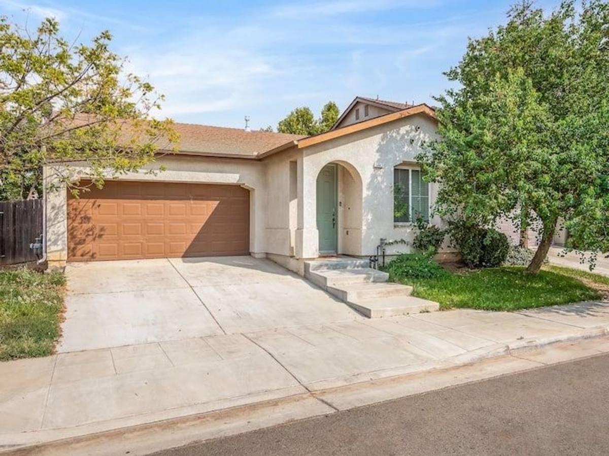 House for rent at 3442 N Leanna Ave, Fresno, CA 93727