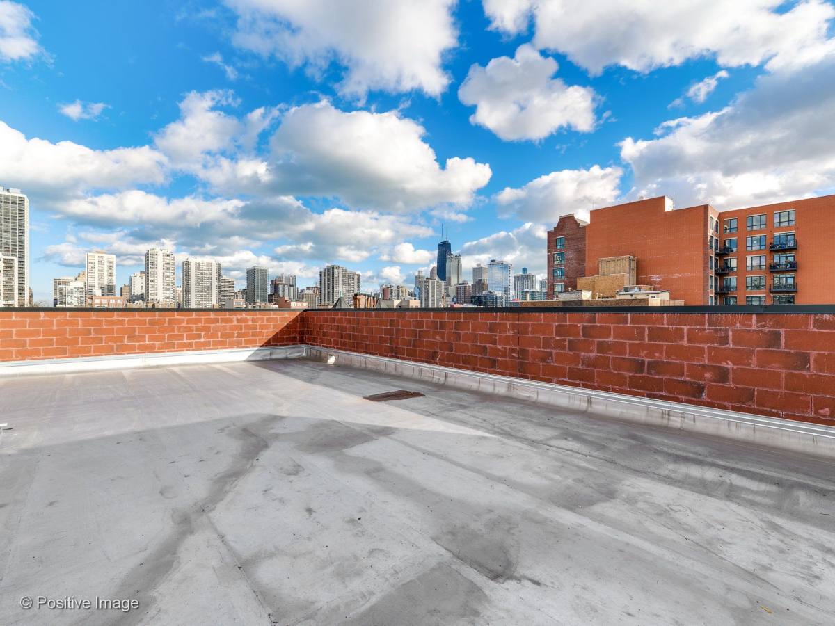 Apartment for rent at 1511 N Sedgwick St, Chicago, IL 60610