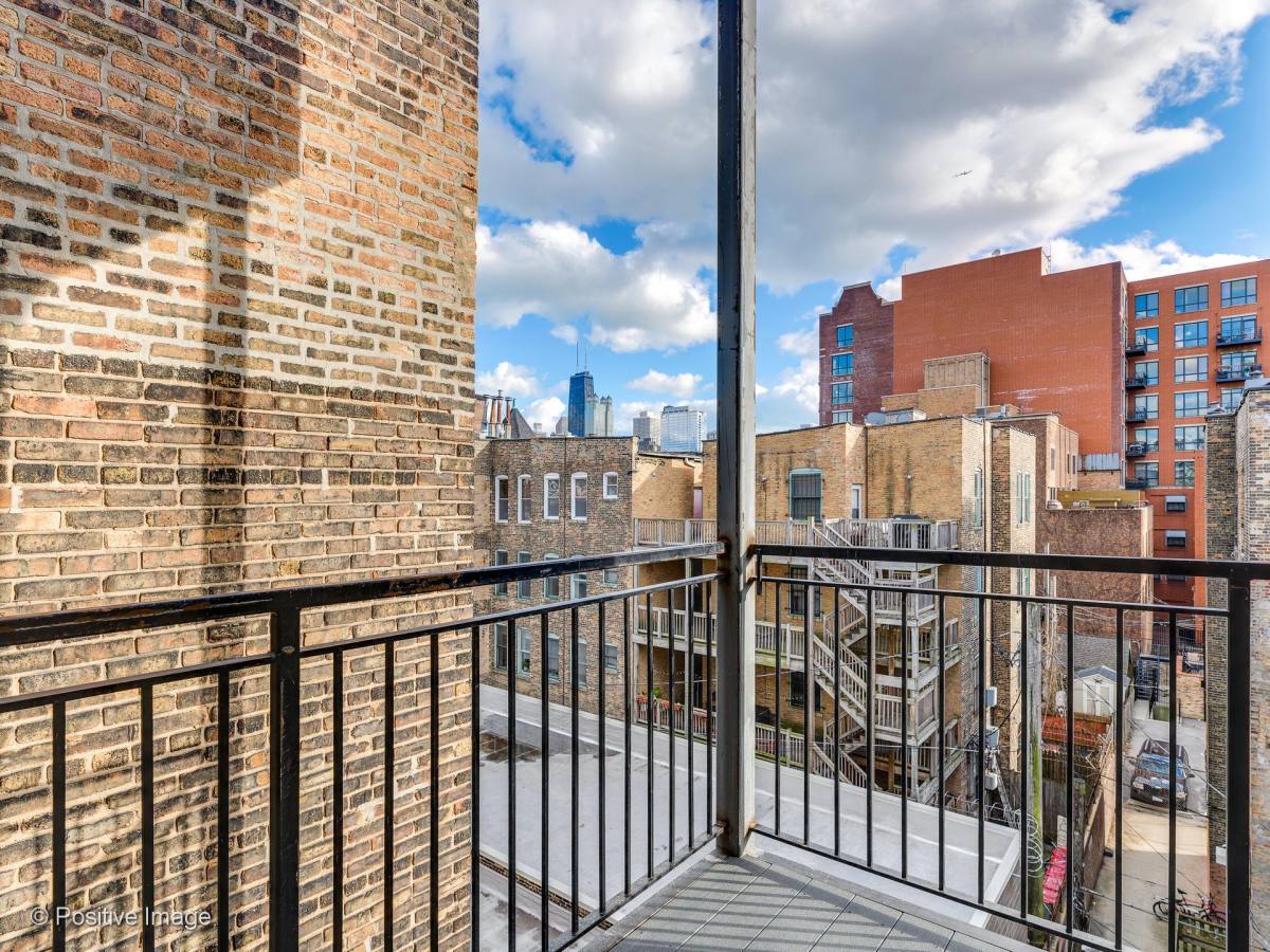 Apartment for rent at 1511 N Sedgwick St, Chicago, IL 60610