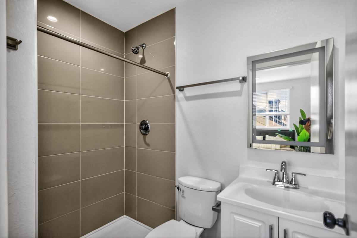 Apartment for rent at 1530 W 37th St, Los Angeles, CA 90018