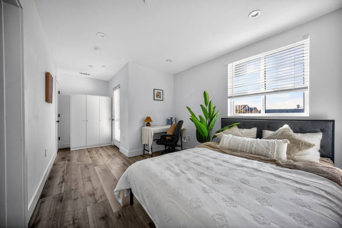 Apartment for rent at 1530 W 37th St, Los Angeles, CA 90018