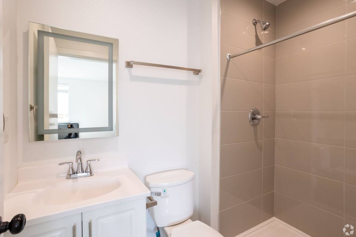 Apartment for rent at 1530 W 37th St, Los Angeles, CA 90018