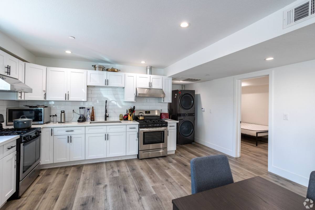 Apartment for rent at 1530 W 37th St, Los Angeles, CA 90018