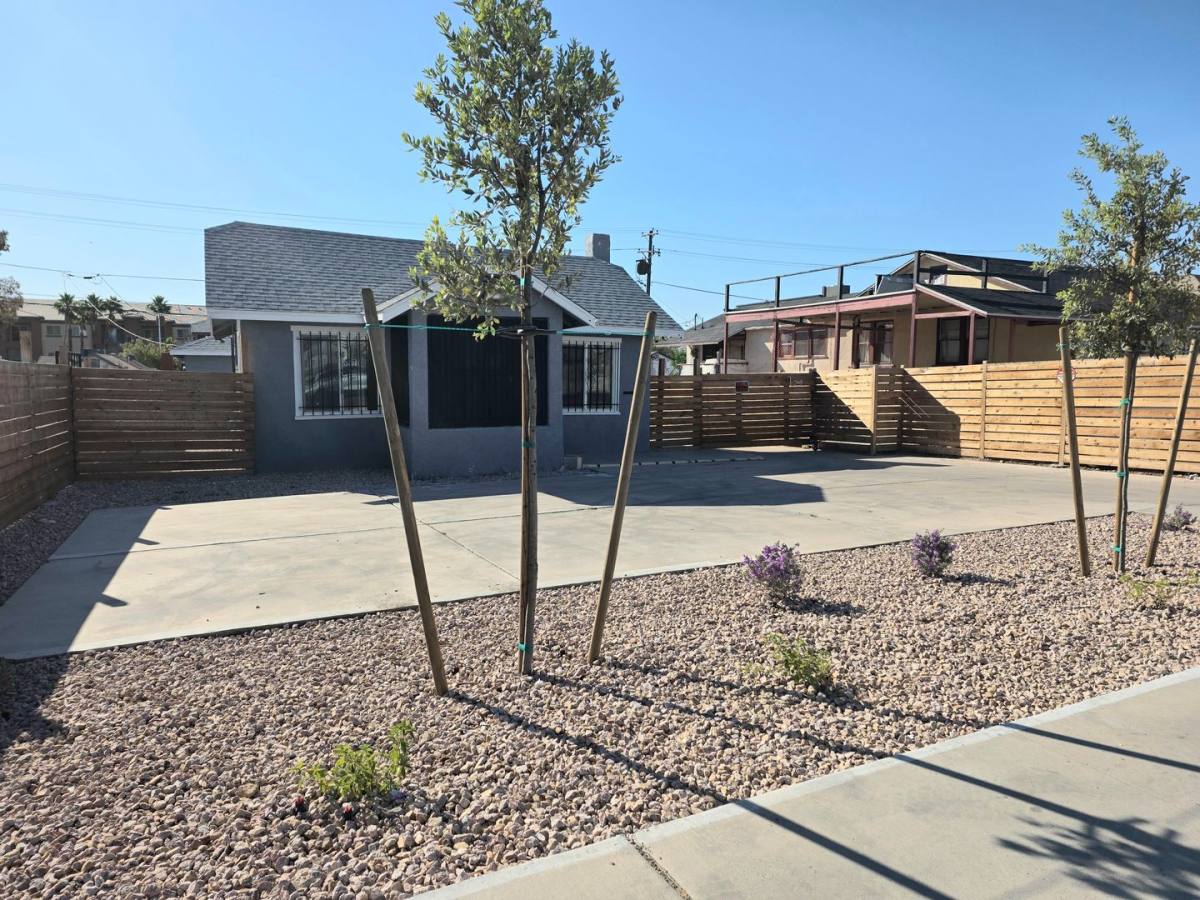 Apartment for rent at 320 N 10th St, Las Vegas, NV 89101