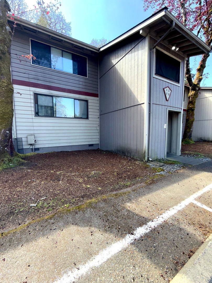 Townhouse for rent at 12505-12511 98th Ave Court SW, Lakewood, WA 98498
