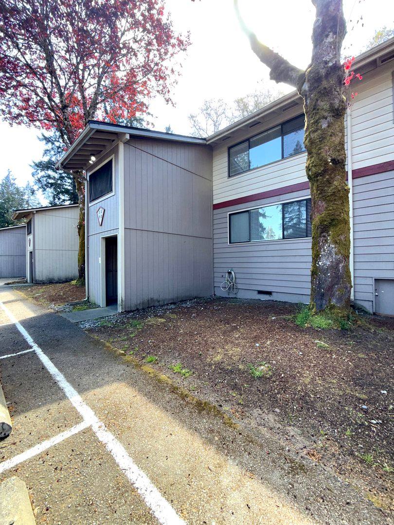Townhouse for rent at 12505-12511 98th Ave Court SW, Lakewood, WA 98498