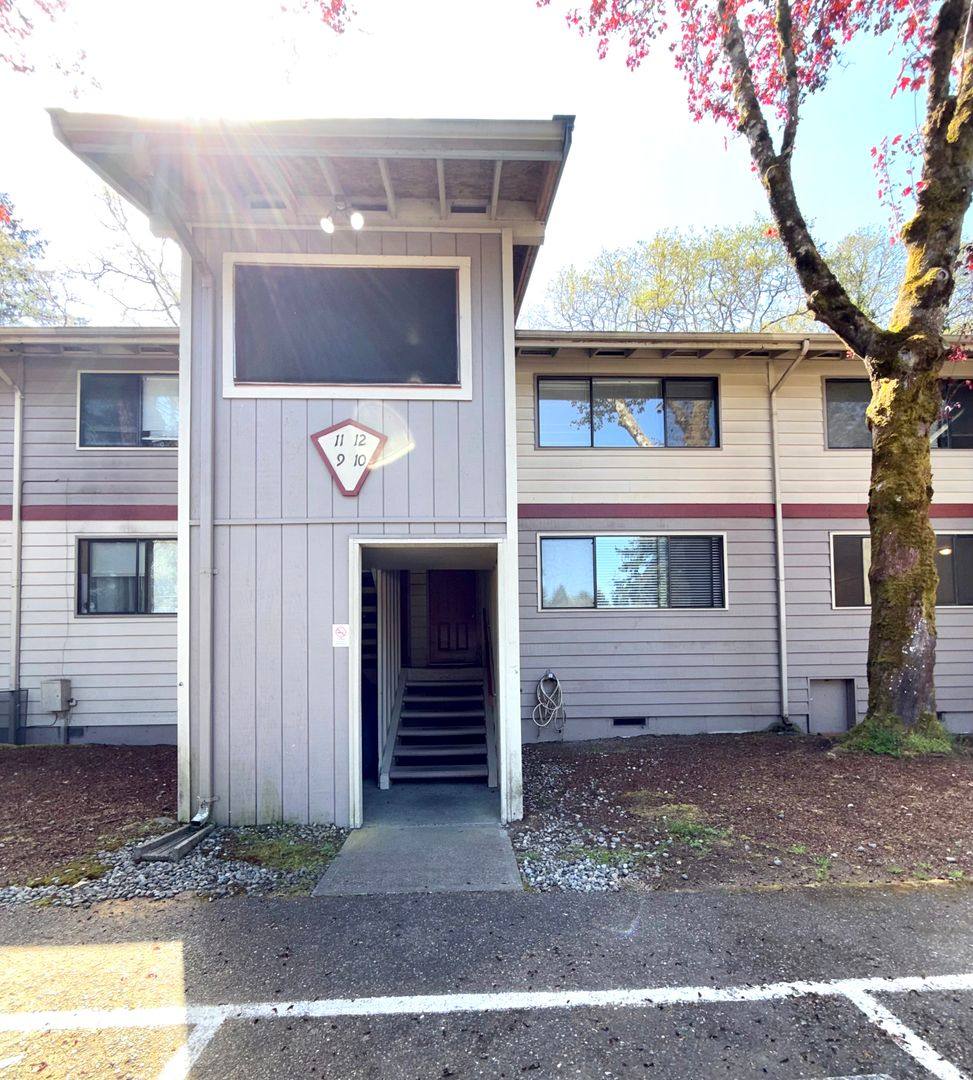 Townhouse for rent at 12505-12511 98th Ave Court SW, Lakewood, WA 98498