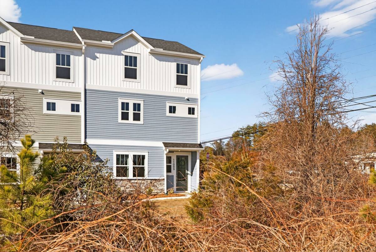 Townhouse for rent at 10317 Rozzelles Ferry Rd, Charlotte, NC 28214