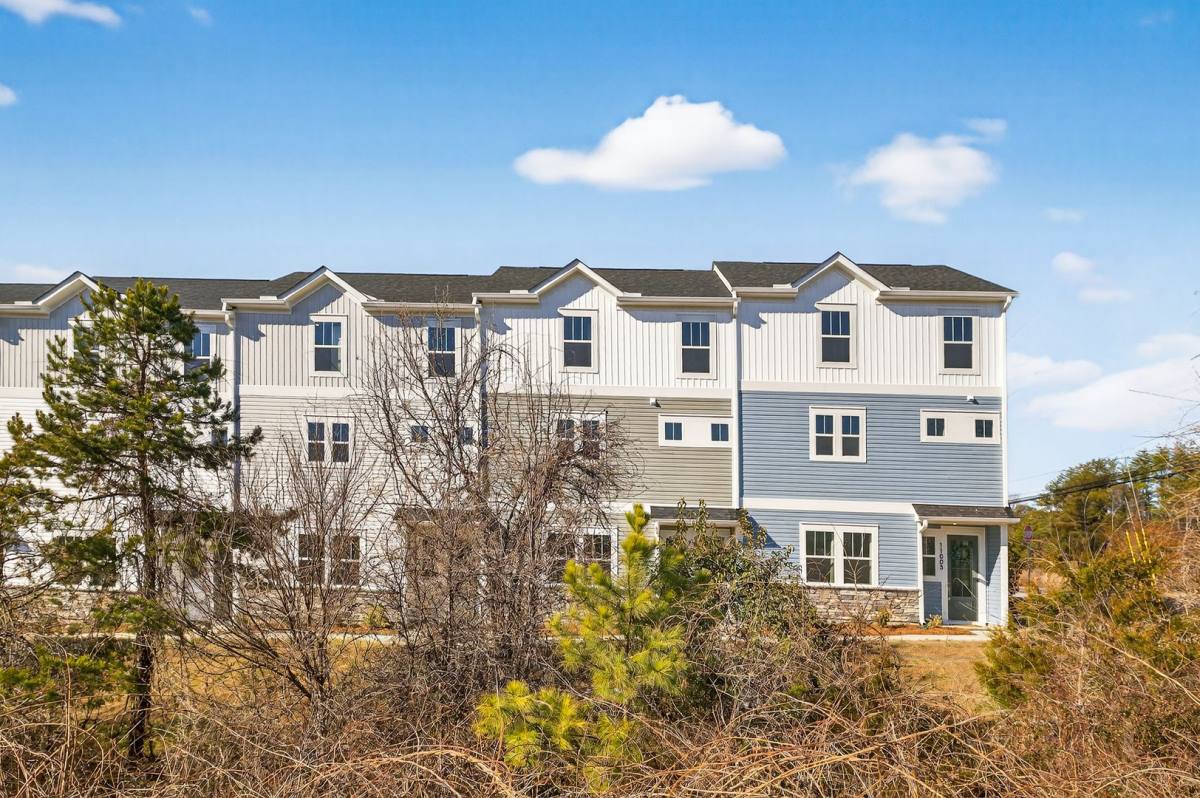 Townhouse for rent at 10317 Rozzelles Ferry Rd, Charlotte, NC 28214