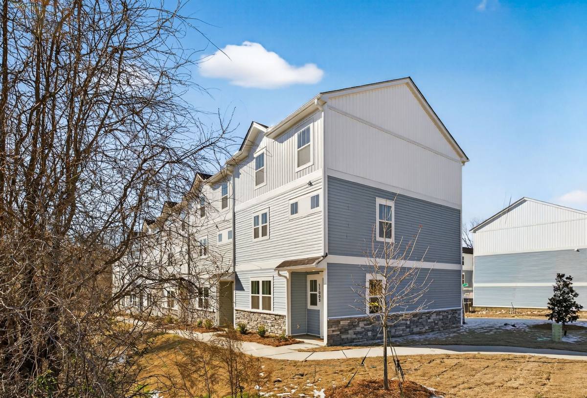 Townhouse for rent at 10317 Rozzelles Ferry Rd, Charlotte, NC 28214