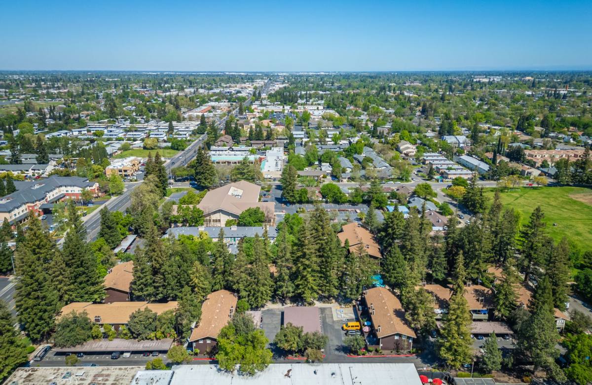 Apartment for rent at 1000 Fulton Ave, Sacramento, CA 95825