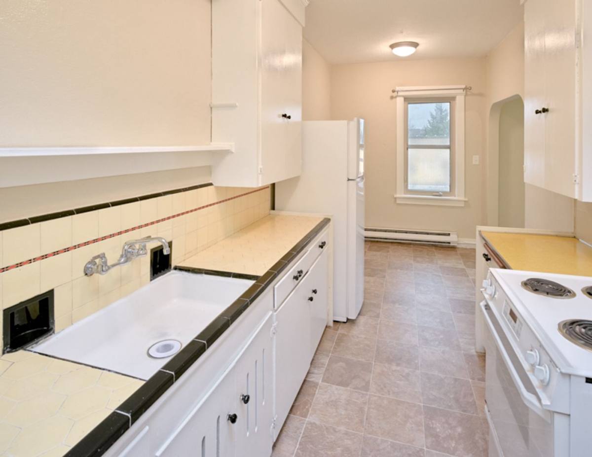 Apartment for rent at 220 W Meeker St, Kent, WA 98032