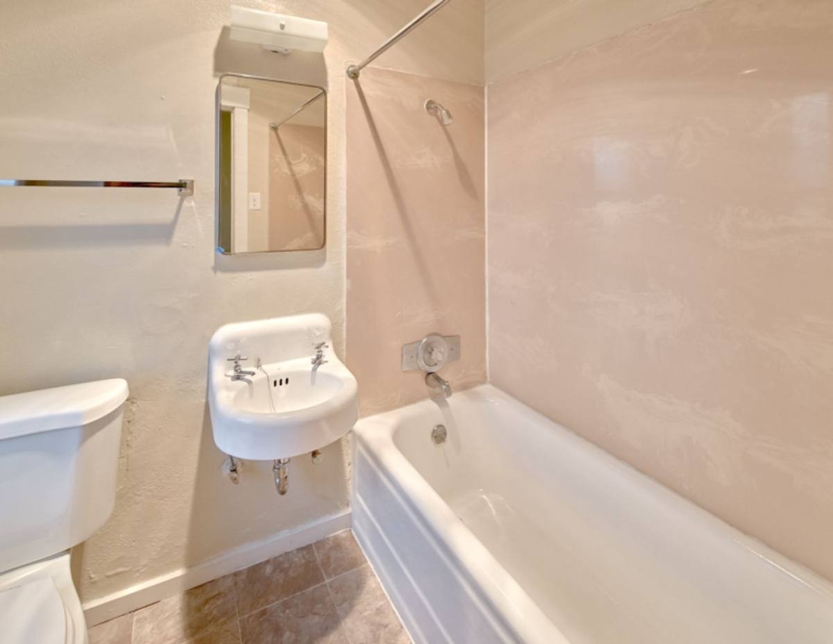 Apartment for rent at 220 W Meeker St, Kent, WA 98032
