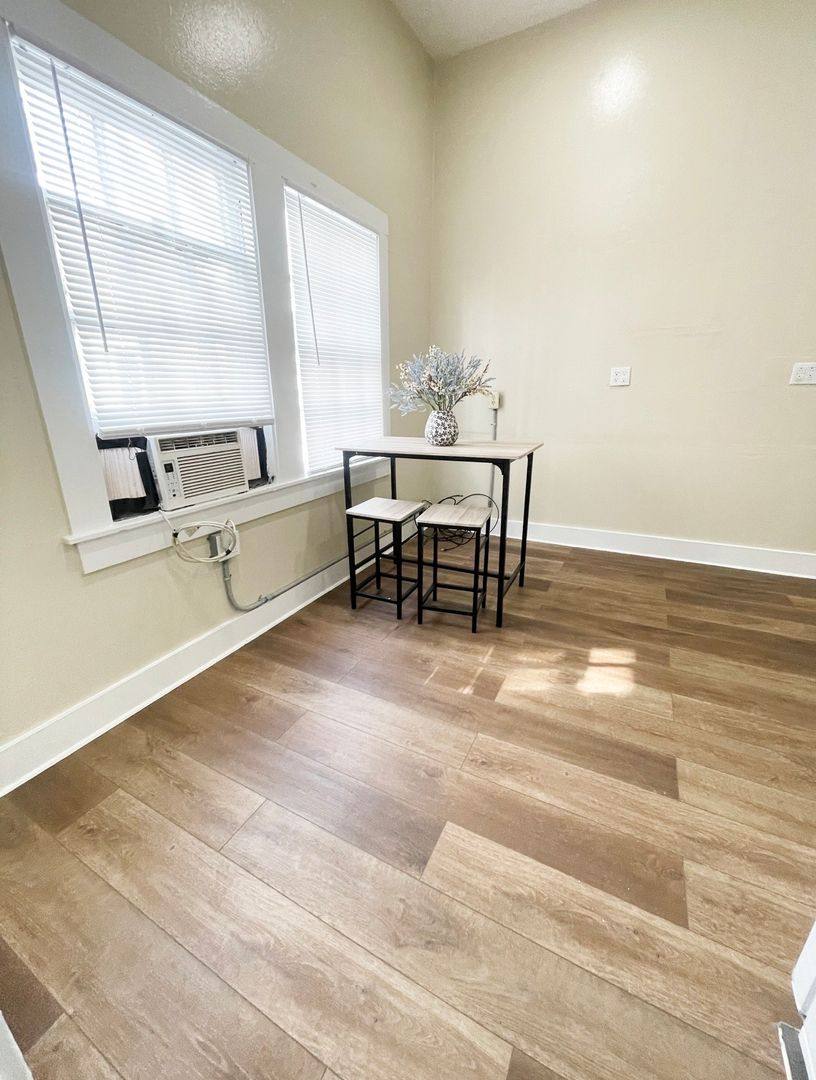 Apartment for rent at 1704 Ave L, Galveston, TX 77550