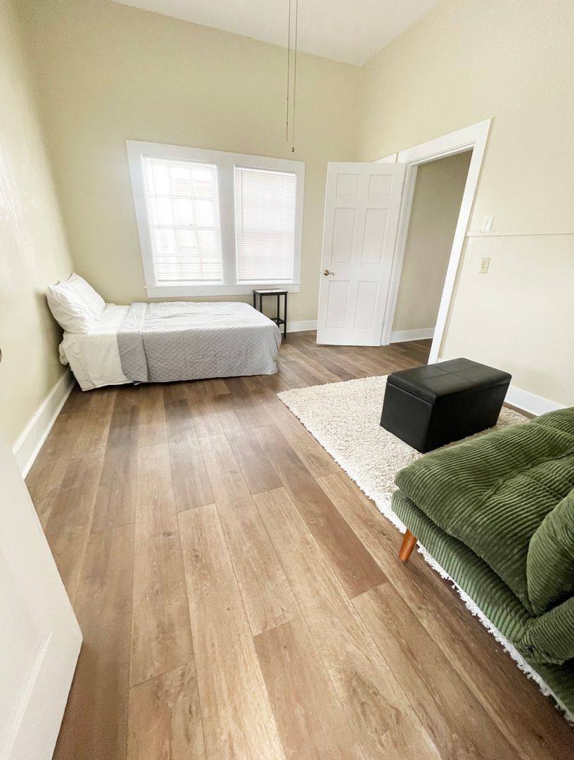 Apartment for rent at 1704 Ave L, Galveston, TX 77550