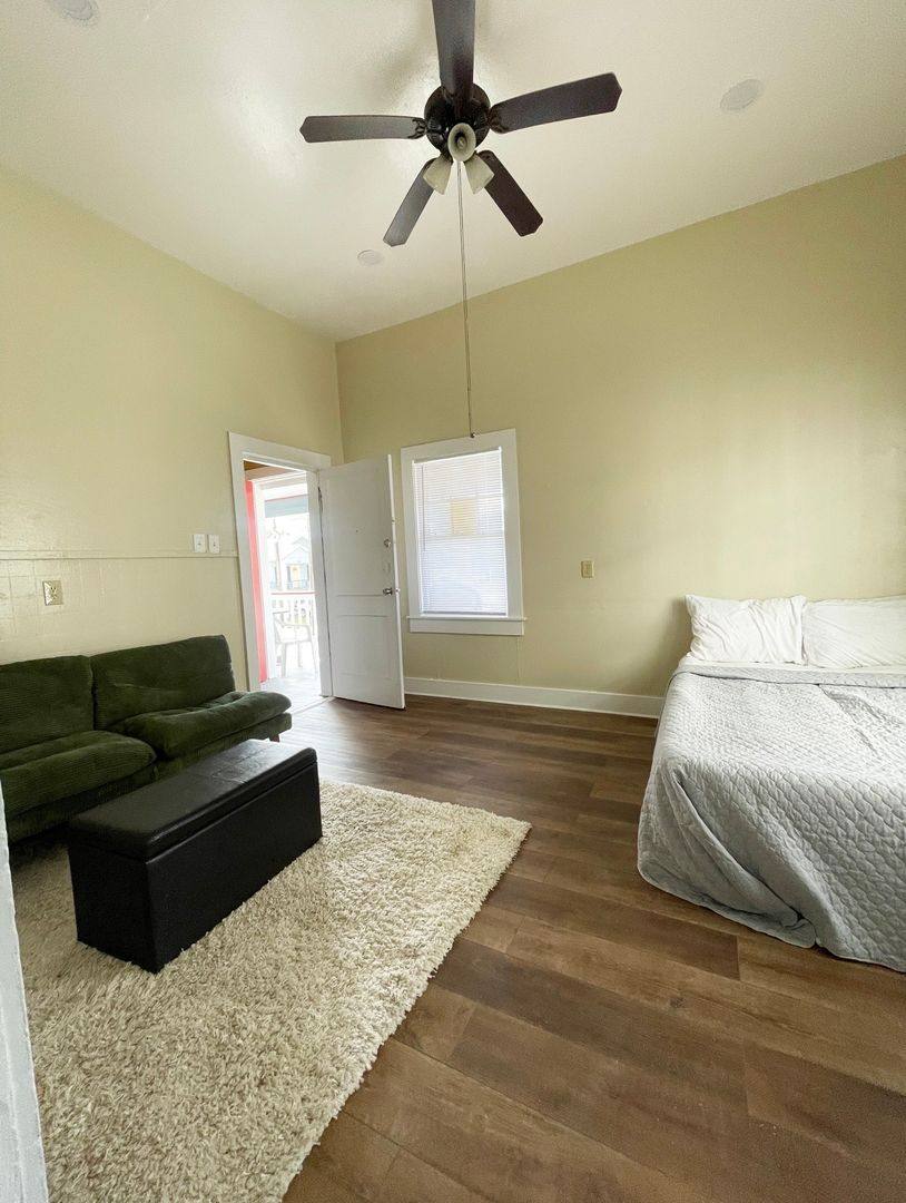 Apartment for rent at 1704 Ave L, Galveston, TX 77550