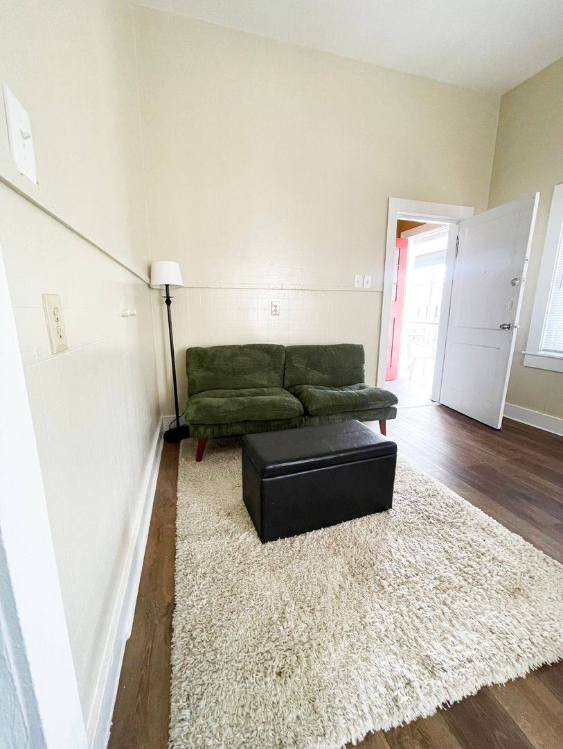 Apartment for rent at 1704 Ave L, Galveston, TX 77550