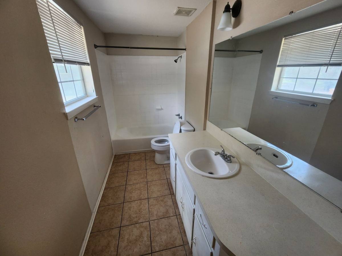 Townhouse for rent at 608 1 2 Genard St #A, Austin, TX 78751