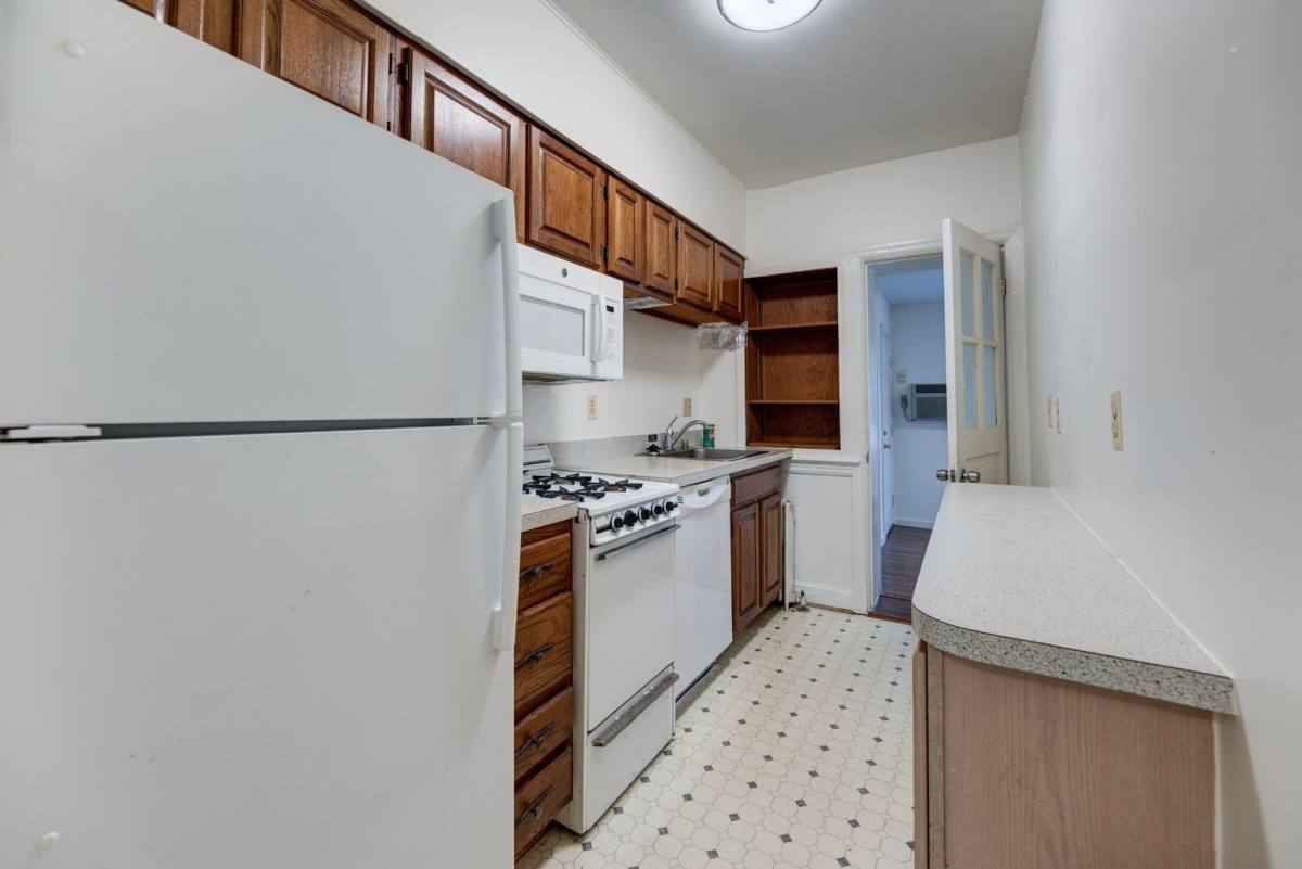 Apartment for rent at 2614 41st St NW, Washington, DC 20007