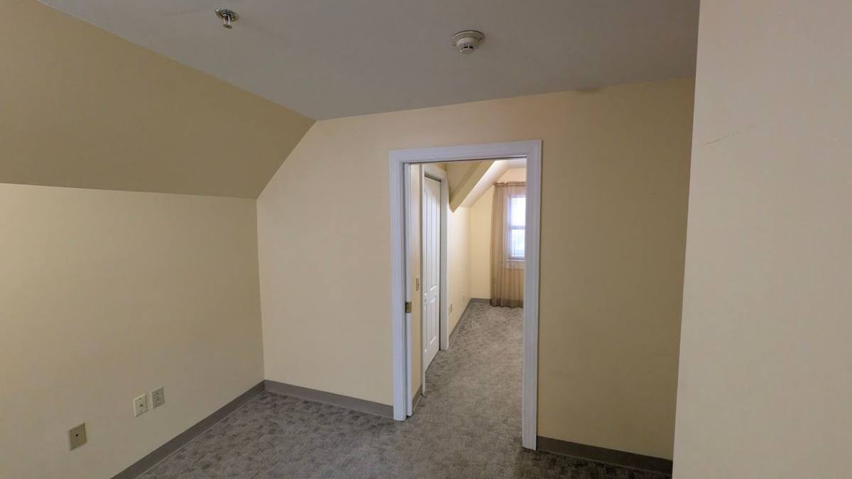 Apartment for rent at 320 E Lincoln Ave, New Castle, PA 16101