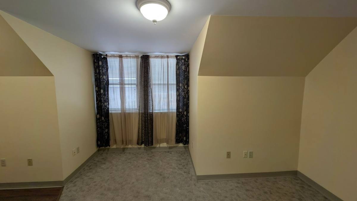 Apartment for rent at 320 E Lincoln Ave, New Castle, PA 16101
