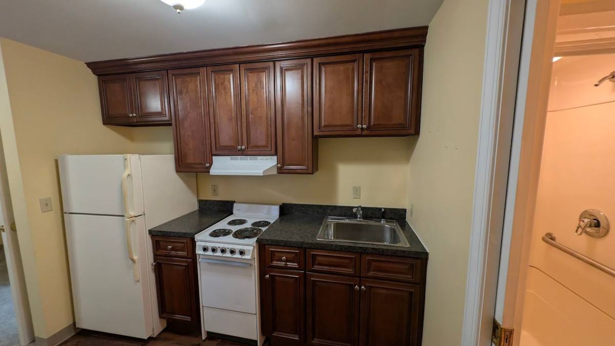 Apartment for rent at 320 E Lincoln Ave, New Castle, PA 16101