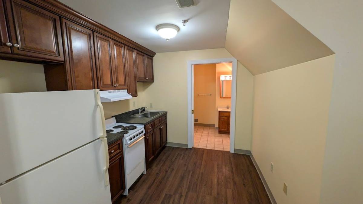 Apartment for rent at 320 E Lincoln Ave, New Castle, PA 16101