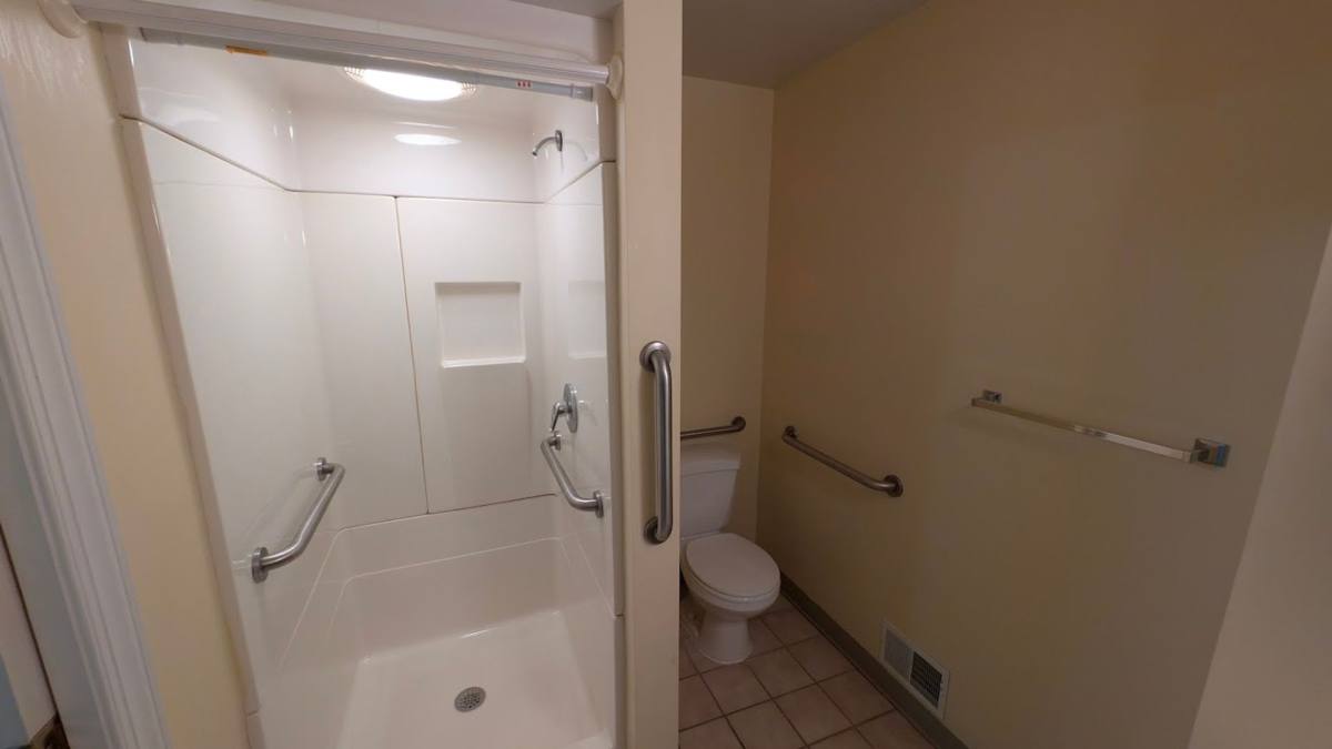 Apartment for rent at 320 E Lincoln Ave, New Castle, PA 16101
