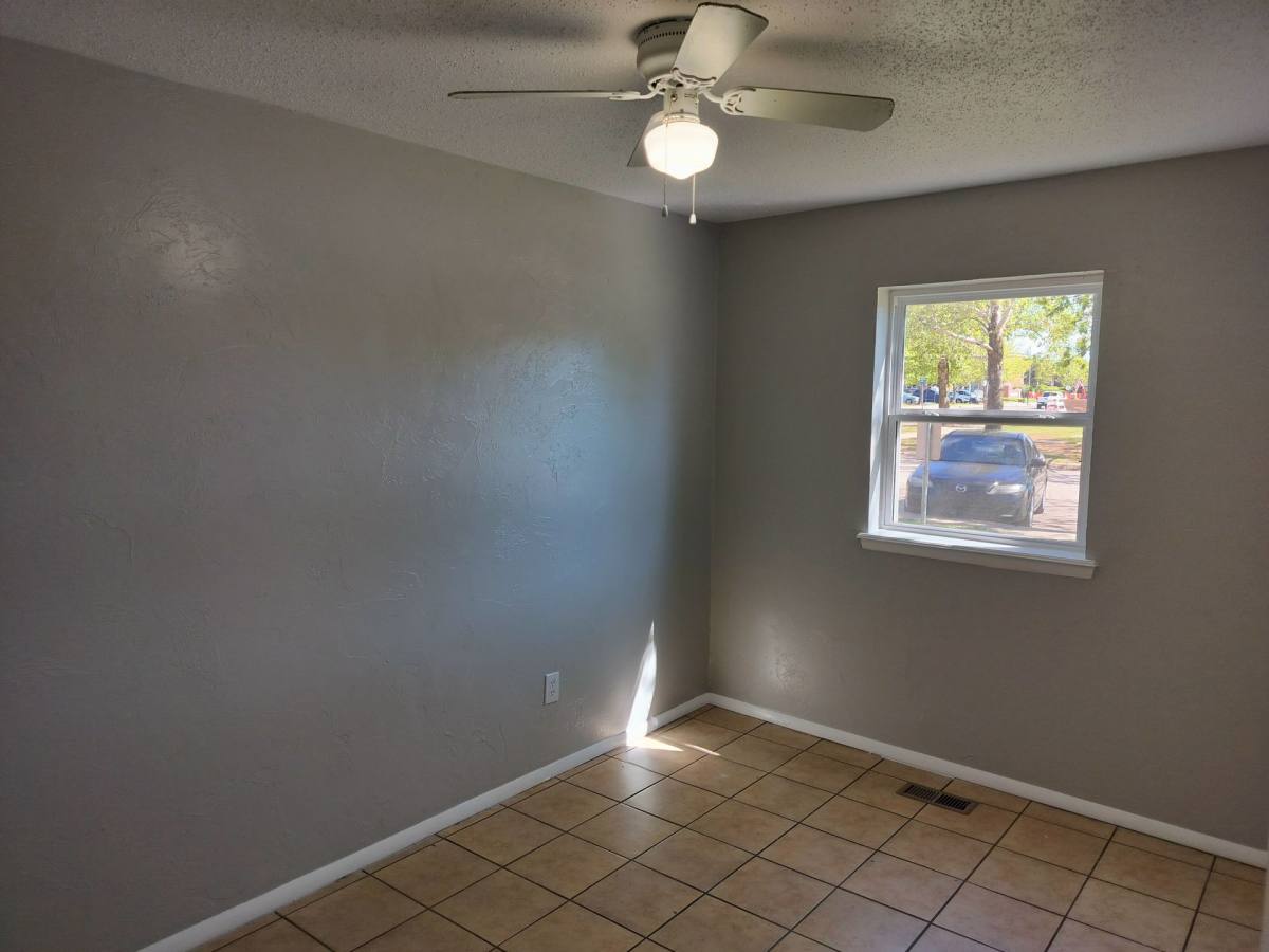 Apartment for rent at 301 N University Dr, Edmond, OK 73034