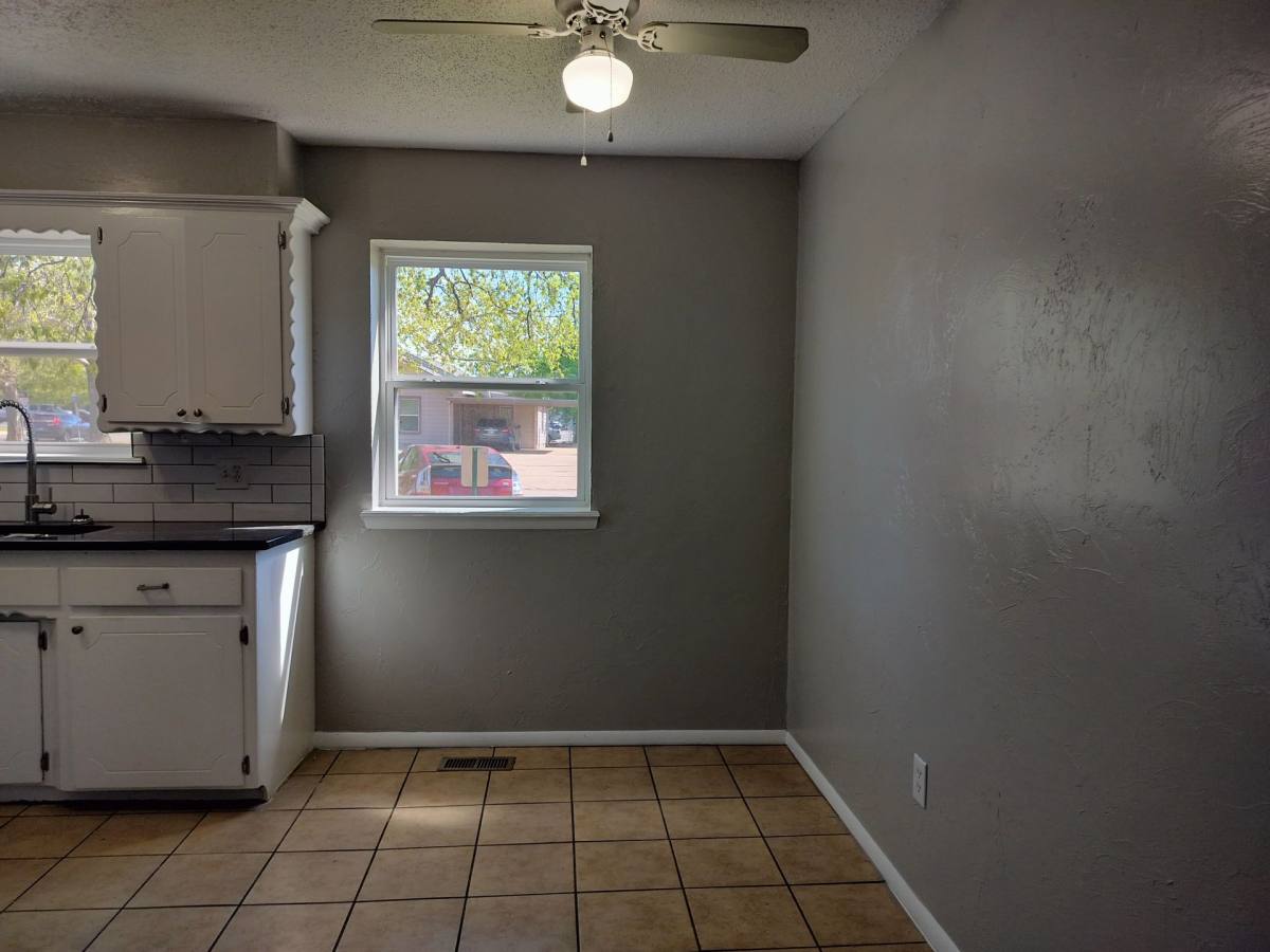 Apartment for rent at 301 N University Dr, Edmond, OK 73034